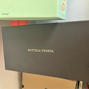 Selling brand new never worn shoes